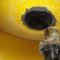 Ostatni etap naprawy — nałożenie łaty Belzona SuperWrap II