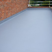 Dach uszczelniony i zabezpieczony przed przedostawaniem się wody po zastosowaniu materiału Belzona 3111 (Flexible Membrane)