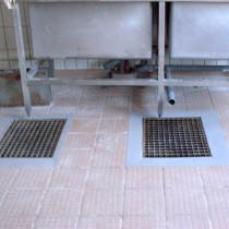Płytki naprawione z użyciem materiału Belzona 4111 (Magma-Quartz)