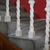 Stopnie betonowe uszkodzone na głębokość do 50 mm
