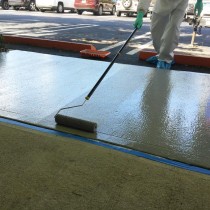 Zabezpieczenie powierzchni na zewnątrz z użyciem materiału Belzona 5231 (powłoka bazowa) i powłoki wierzchniej w kolorze szarym Belzona 5233 Grey